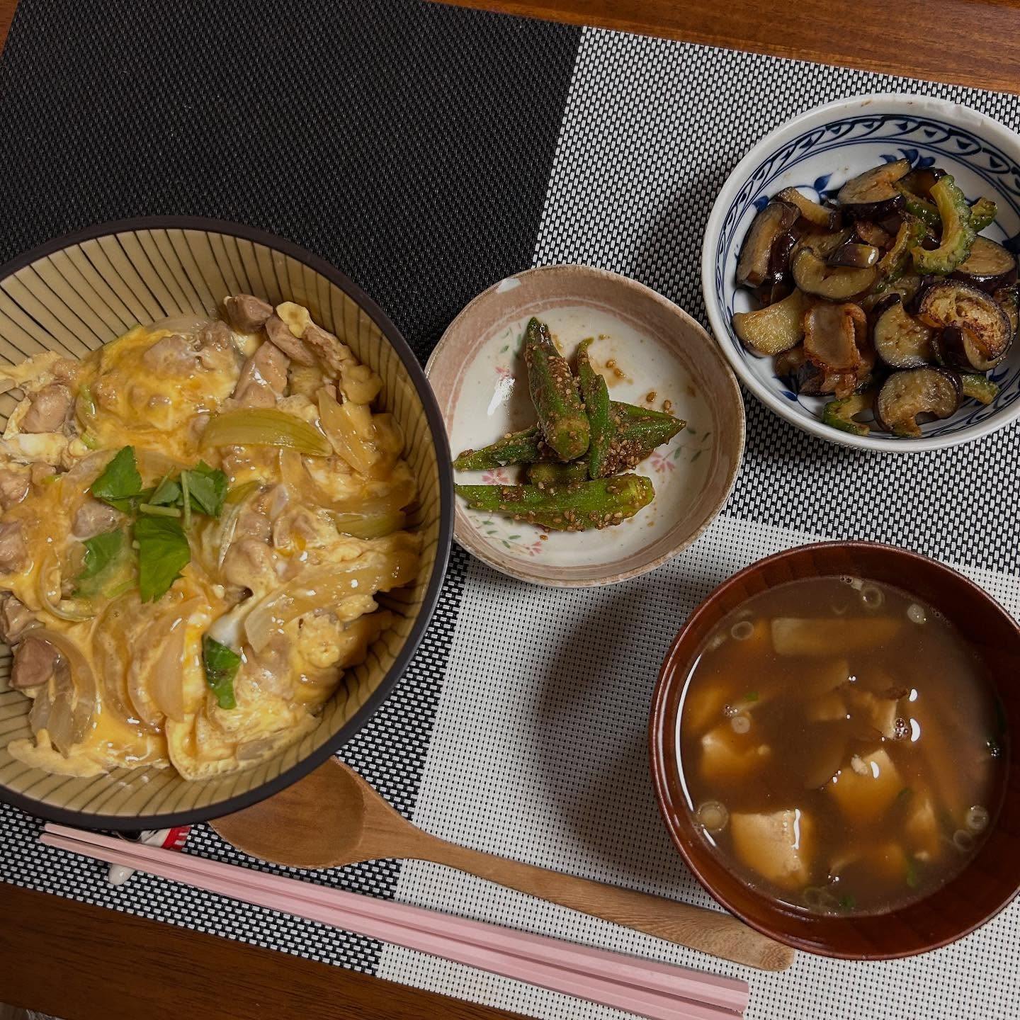 8月後半は生徒さんリクエストの親子丼をメインに、夏野菜をたっ...
